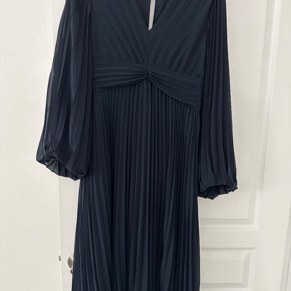 Banana Republic Navy Chiffon Pleated Midi dress - size 8 - Picture 2 of 5